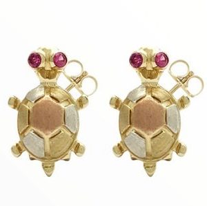 Turtle with Simulated Red Stone Eyes Stud Earrings 10KT TC/14MM   *FINAL SALE*